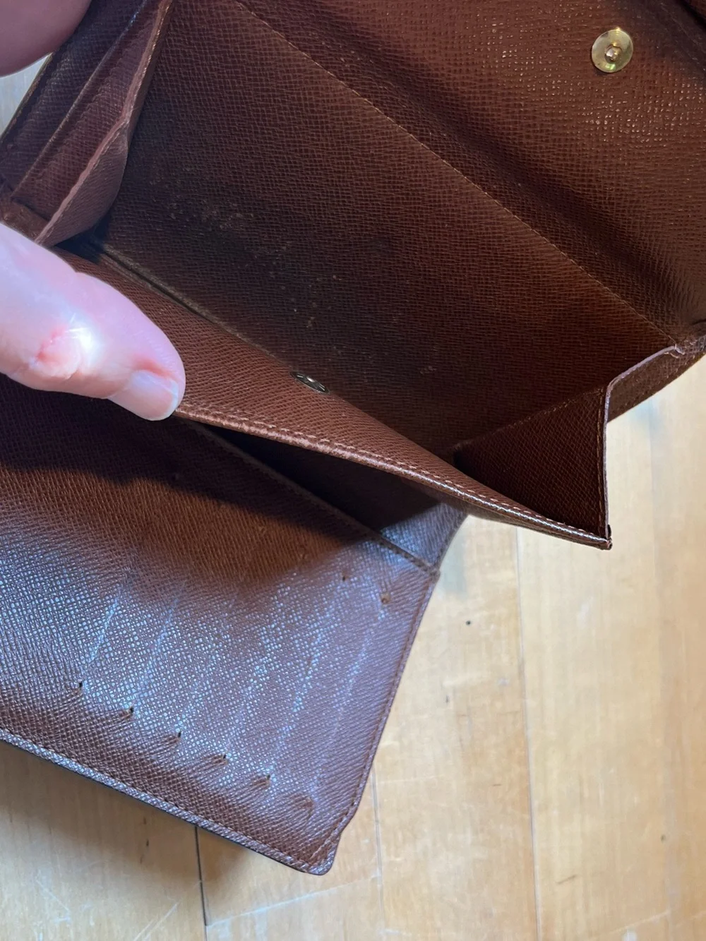 Louis Vuitton accept reasonable